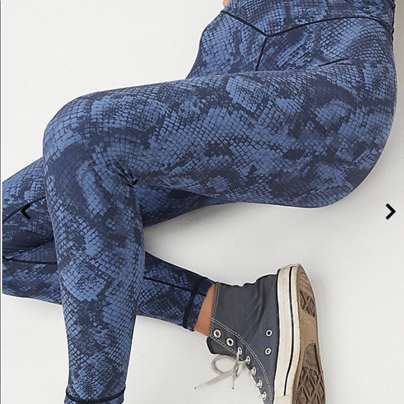 Aerie Crossover Leggings Blue Snakeskin 